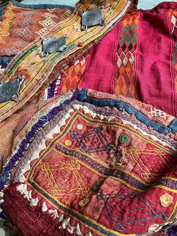 Antieke tassen uit India beschikbaar voor biedingen