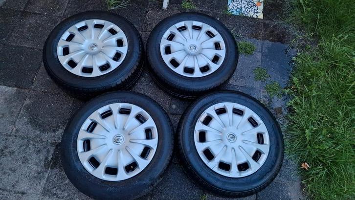 Nissan Micra set banden en velgen, Auto-onderdelen, Banden en Velgen, Banden en Velgen, Zomerbanden, 15 inch, 185 mm, Personenwagen