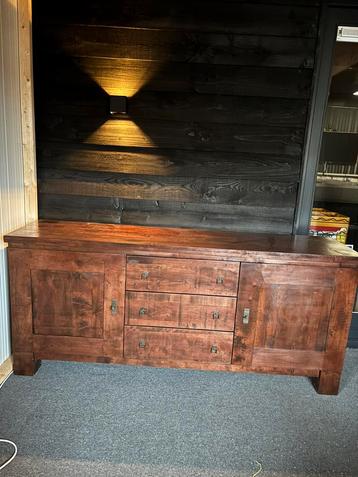 Dressoir en tv kast beschikbaar voor biedingen