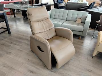 Hukla relax / sta-op stoel 2jr oud, voor 700=!! beschikbaar voor biedingen
