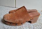 Lichtbruine suède klompen 38, Kleding | Dames, Schoenen, Bruin, Instappers, Ophalen of Verzenden, Gedragen