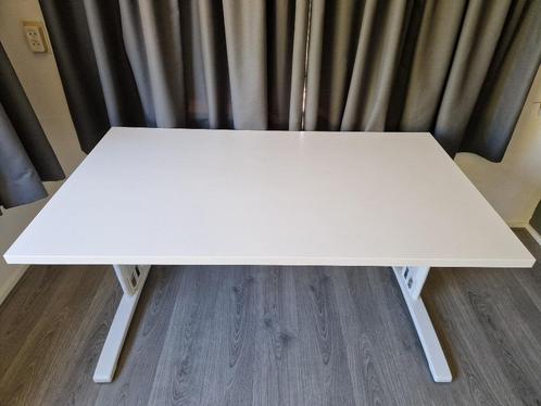 Bureau wit 140x80, Huis en Inrichting, Bureaus, Gebruikt, Bureau, In hoogte verstelbaar, Ophalen