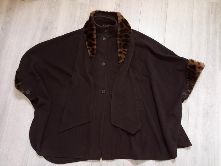 Damo Warme Bruine Wollen / Scheerwollen Poncho / Cape, Kleding | Dames, Jassen | Winter, Gedragen, Bruin, Ophalen of Verzenden