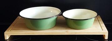 Emaille schalen groen beschikbaar voor biedingen