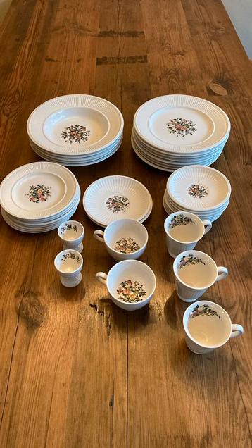 Wedgwood Conway serviesstukken beschikbaar voor biedingen
