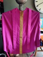 Paarse kazuifel met gouden details. Met stola., Ophalen of Verzenden