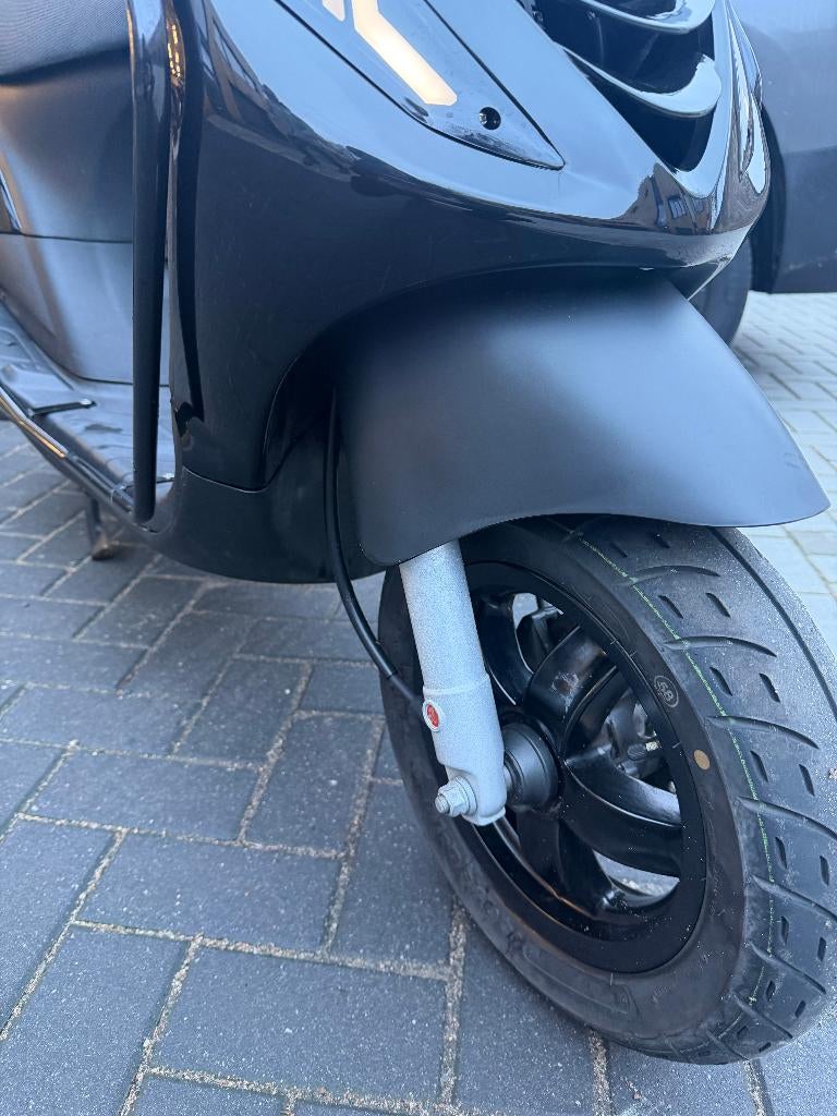 Piaggio zip 2024 7503km | Nieuwstaat | EERSTE eigenaar |, Maximaal 45 km/u, Zip, Ophalen of Verzenden, Zo goed als nieuw