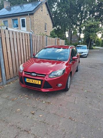 Ford Focus 1.6 Ti-vct 92KW Wagon 2011 Rood beschikbaar voor biedingen