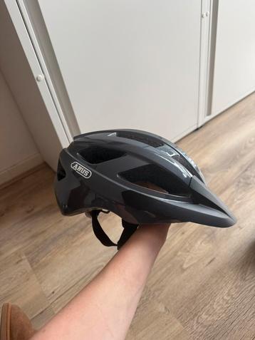Fietshelm Abus Titan S beschikbaar voor biedingen