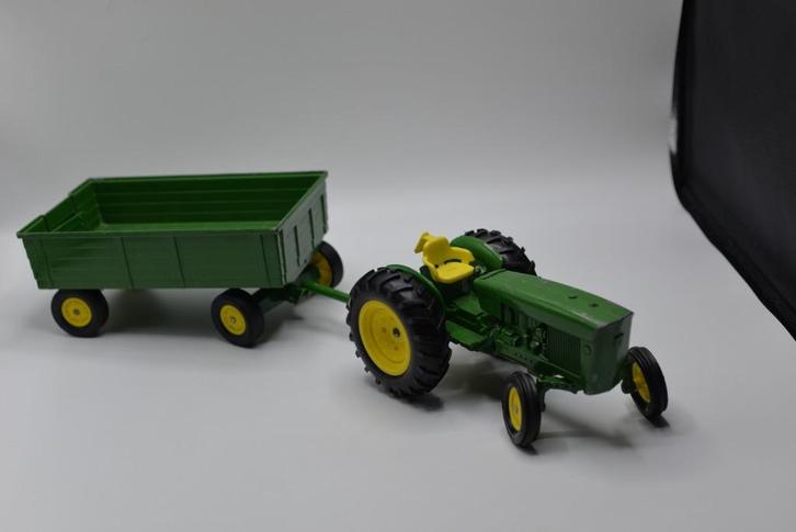 ERTL John Deere trekker tractor met kar, Hobby en Vrije tijd, Modelauto's | Overige schalen, Gebruikt, Tractor of Landbouw, Ophalen of Verzenden