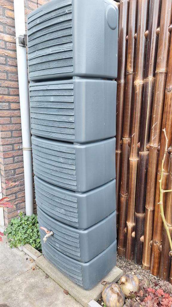 Garantia Regenton Slim 300L - Kleine Lekkage, Tuin en Terras, Regentonnen, Zo goed als nieuw, Kunststof, 150 liter of meer, Met kraantje