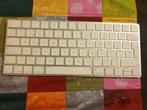 Apple toetsenbord 2de gen defect, Computers en Software, Toetsenborden, Ophalen, Zo goed als nieuw