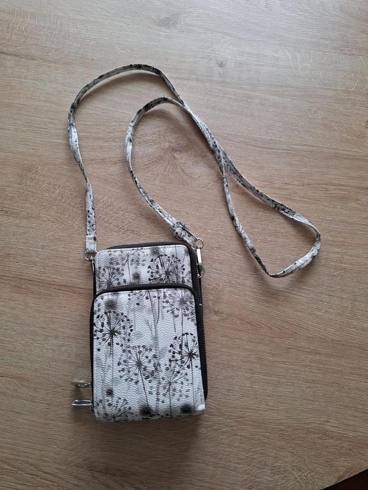 Nieuw Telefoontasje Zwart Wit - 3 Vakken, Sieraden, Tassen en Uiterlijk, Tassen | Damestassen, Nieuw, Schoudertasje, Zwart, Ophalen of Verzenden