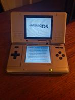 Defecte Nintendo DS  - Scharnier is defect, Spelcomputers en Games, Spelcomputers | Nintendo DS, Ophalen of Verzenden, Gebruikt