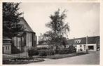 JM775 Nisse Dorpshoekje met Kerk 1950-60, Verzamelen, Ansichtkaarten | Nederland, Verzenden, 1940 tot 1960, Gelopen, Zeeland