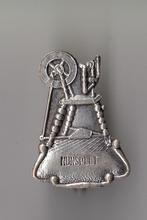 Nunspeet Spinnewiel broche, Verzamelen, Speldjes, Pins en Buttons, Gebruikt, Niet vindbaar, Niet vindbaar, Speldje of Pin