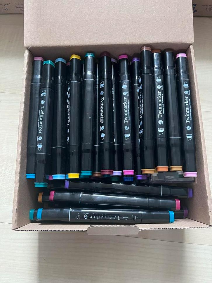 Grote doos teken- en verfspullen, Hobby en Vrije tijd, Schilderen, Zo goed als nieuw, Overige typen, Ophalen