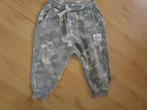 Zara - comfy broek met camouflageprint - maat 92, Kinderen en Baby's, Broek, Gebruikt, Ophalen of Verzenden, Zara