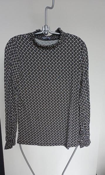 Taifun top in grafische print  beschikbaar voor biedingen
