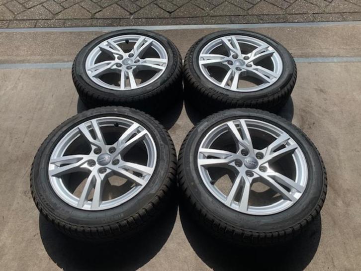 ZGAN AUDI A3 GOLF CADDY VELGEN + PIRELLI BANDEN 205 50 R17, Auto-onderdelen, Banden en Velgen, Banden en Velgen, 17 inch, 205 mm