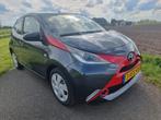 Toyota Aygo 1.0 VVT-i x-play|Airco|Camera|Bluetooth|5drs!, Auto's, Toyota, Origineel Nederlands, Te koop, Zilver of Grijs, Benzine