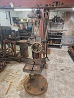 Oude kolomboormachine - riem aangedreven, Ophalen