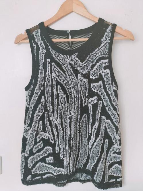 top van Marccain maat 3 30 / 42 als nieuw, Kleding | Dames, Tops, Zo goed als nieuw, Maat 38/40 (M), Zwart, Zonder mouw, Ophalen