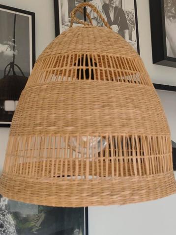 Twee lampenkappen hanglampen van riet beschikbaar voor biedingen