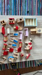 Hout poppenhuis met veel poppen en meubels, Ophalen of Verzenden, Zo goed als nieuw, Poppenhuis