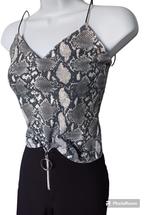 Leuke zomerse grijs/zwarte slangenprint top maat 38, Kleding | Dames, Tops, Gedragen, Grijs, Maat 38/40 (M), Zonder mouw