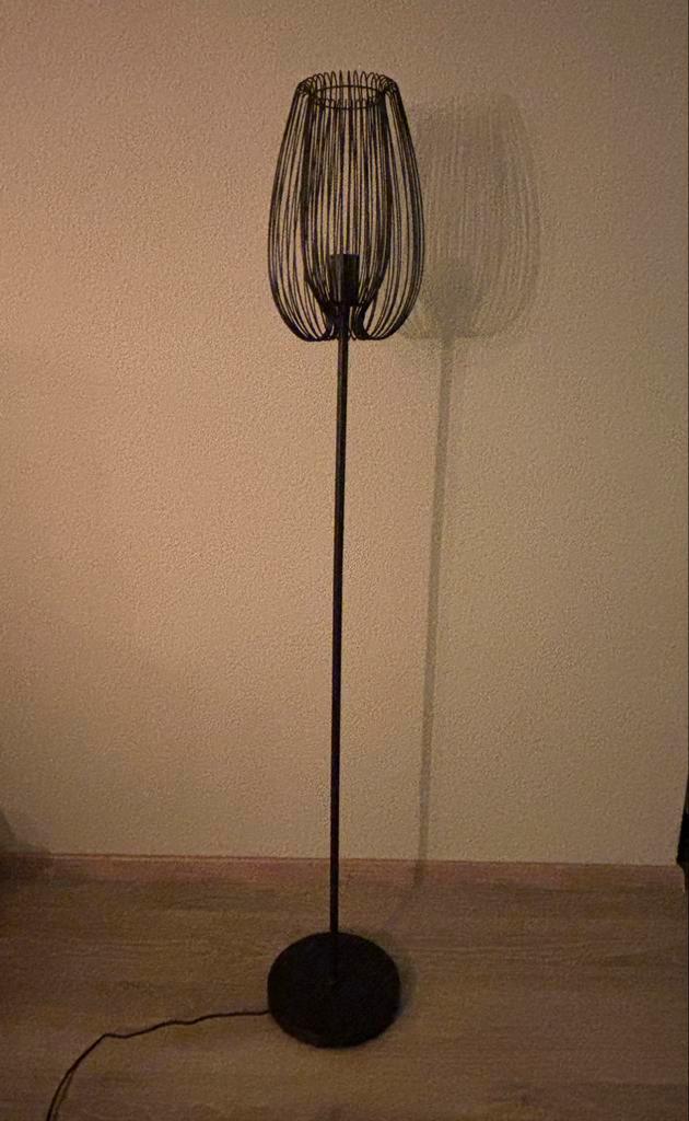 NIEUW! vloerlamp zwart, Huis en Inrichting, Lampen | Vloerlampen, Nieuw, 150 tot 200 cm, Metaal, Ophalen of Verzenden