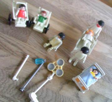 PLaymobile kleine ziekenboeg bed brancard rolstoelen etc beschikbaar voor biedingen