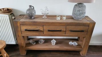 Mooi hout dressoir  beschikbaar voor biedingen