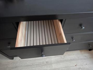 Mooie zwarte ladekast met 8 lades