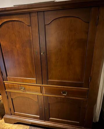 Noten houten kast met veel opbergruimte! - afbeelding 1