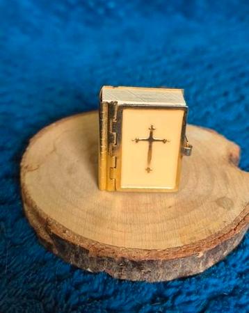 Miniatuur bijbel, emaille. Boek van Matteüs.  beschikbaar voor biedingen