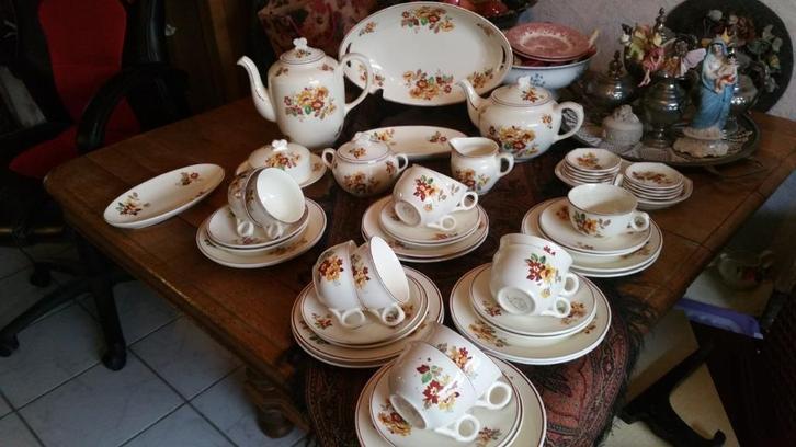 Prachtige serviesdelen societe ceramique nr 2370, Antiek en Kunst, Antiek | Servies los, Ophalen of Verzenden