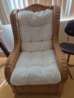 Te koop: Rotan stoel met wit stoffen kussen, Huis en Inrichting, Fauteuils, Ophalen, Gebruikt