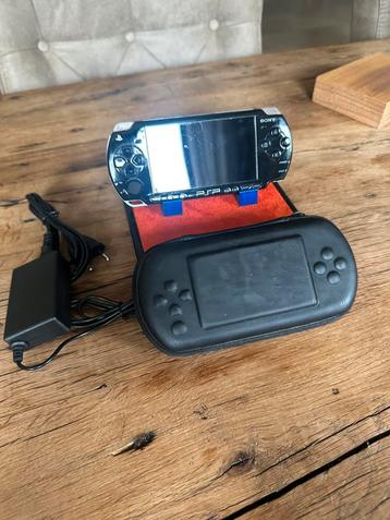 Sony PSP 2004 - incl nieuwe accu en lader - hoesje & 2xsteun beschikbaar voor biedingen