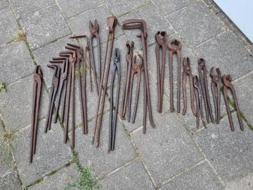Smeedtangen, aambeeld, smeden, smederij, smidse, werkplaats beschikbaar voor biedingen