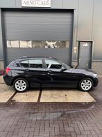 BMW 1-Serie 116i 5DR 2012 Zwart|COMPLEET IN ORDE | APK ✅, Auto's, 1-Serie, Euro 5, 4 cilinders, Leder en Stof