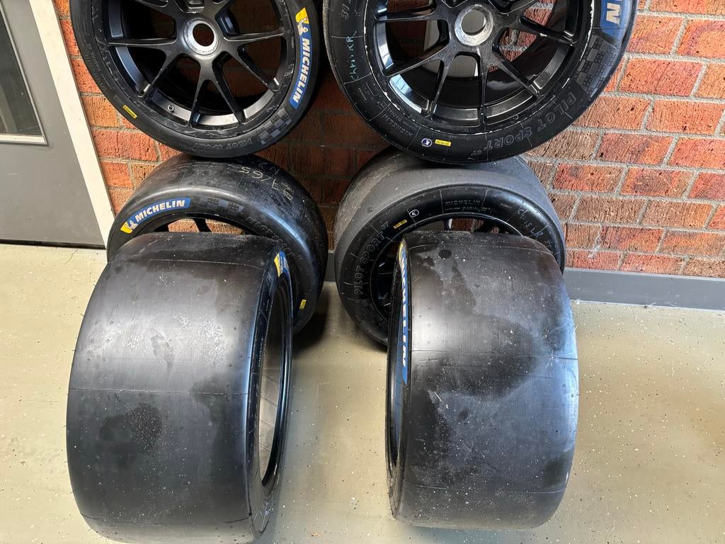 Porsche 911 (991.2) Velgen & Banden - Race Wagen, Auto-onderdelen, Banden en Velgen, Ophalen, 18 inch, Gebruikt, Banden en Velgen