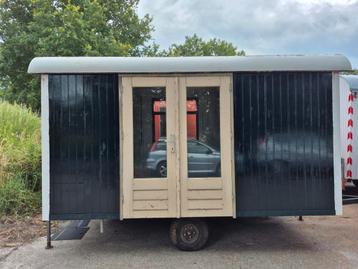 Prachtig tuinhuis 4x2 met openslaande tuindeuren  beschikbaar voor biedingen