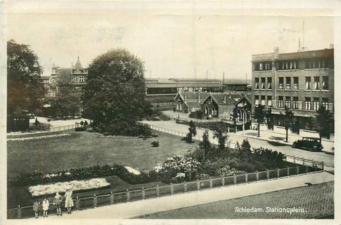 (388-533-045) Schiedam Stationsplein, Verzamelen, Ansichtkaarten | Nederland, Zuid-Holland, Verzenden