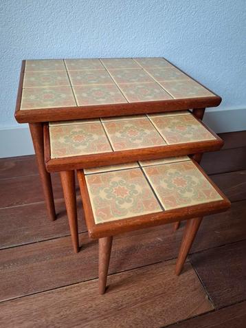 Vintage Nest van 3 Bijzettafels Jaren 70 beschikbaar voor biedingen