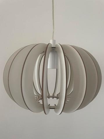 Stijlvolle hanglamp beschikbaar voor biedingen