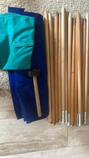 Windscherm zware kwaliteit tentdoek met stokken en opbergzak beschikbaar voor biedingen