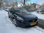 Volvo V40 2.0 T2 122PK (2015) – Nieuwe accu, Auto's, Volvo, Voorwielaandrijving, Stof, Zwart, 4 cilinders