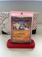 Reverse holo 151 Machop - Pokémon Kaart, Ophalen of Verzenden, Zo goed als nieuw, Losse kaart