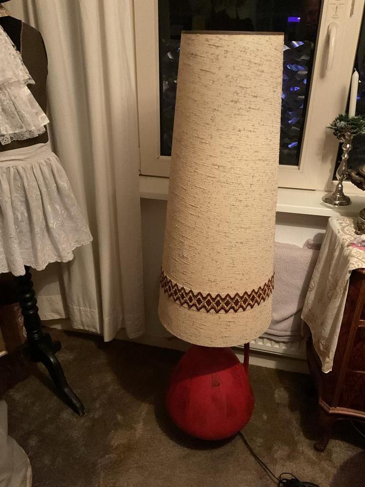 Vintage Vloerlamp met Rode Voet, Huis en Inrichting, Lampen | Vloerlampen, Gebruikt, 150 tot 200 cm, Stof, Ophalen